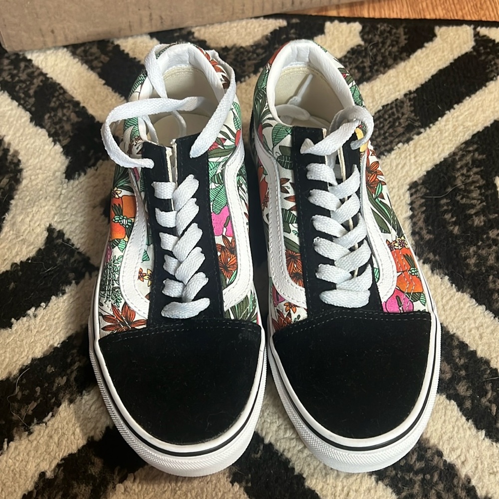 Vans - Picture 2 of 5